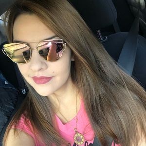 Meet your Posher, Aury